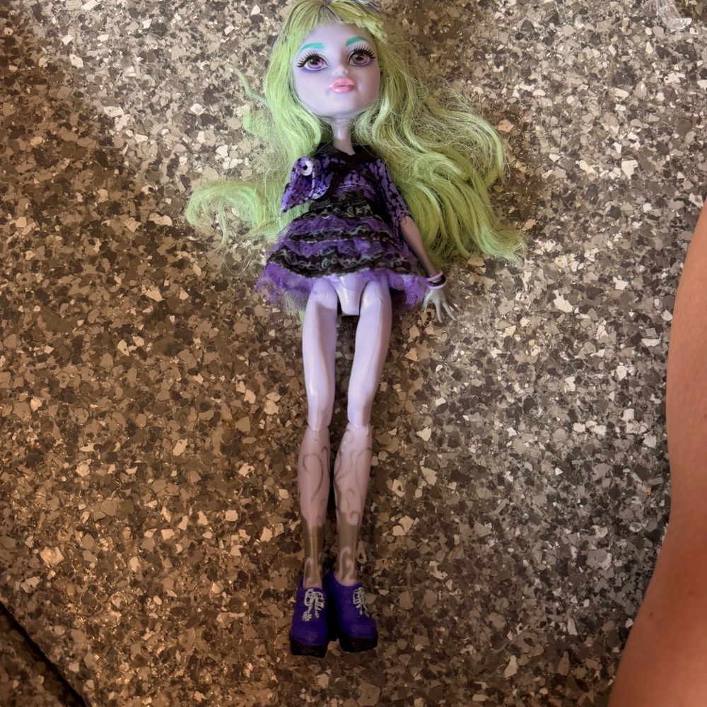 Mattel Monster High Amanita Nightshade Gloom and Bloom Doll Purple Green Hair